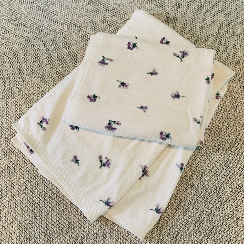Elegant Floral Bath Towels 100% cotton violets Cottagecore romantic